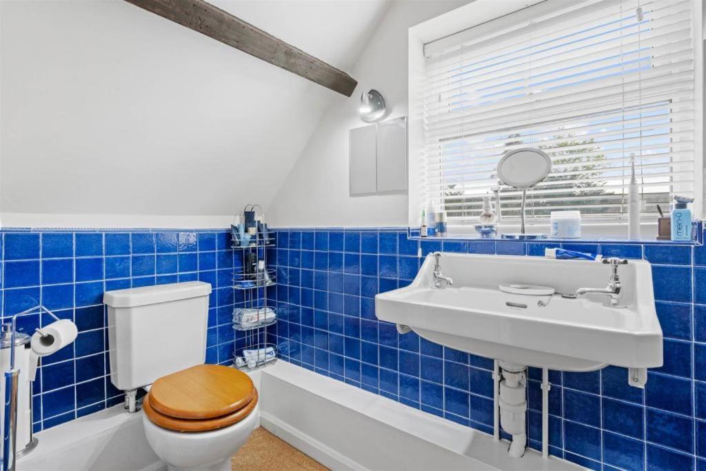 The Corner House, 36, Broadway Road, Apartment Ившам Екстериор снимка